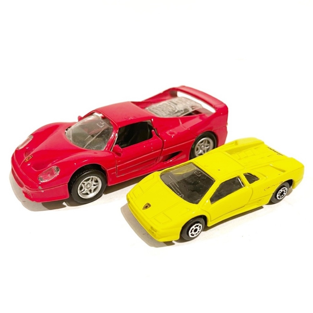 Vintage Maisto Diecast Model Toy Cars Red Ferrari 1/39 Yellow Lamborghini Diablo
